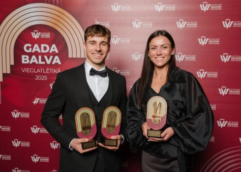 Valters Kreišs un Anete Sietiņa ar iegūtajām balvām. 