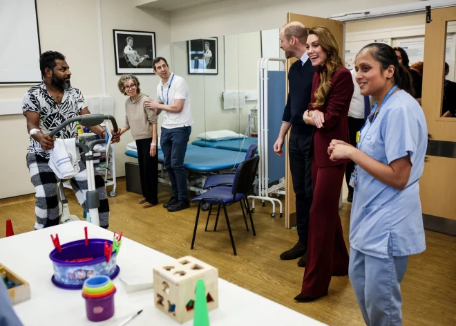 Визит принца и принцессы Уэльских в больницу Charing Cross в Лондоне.