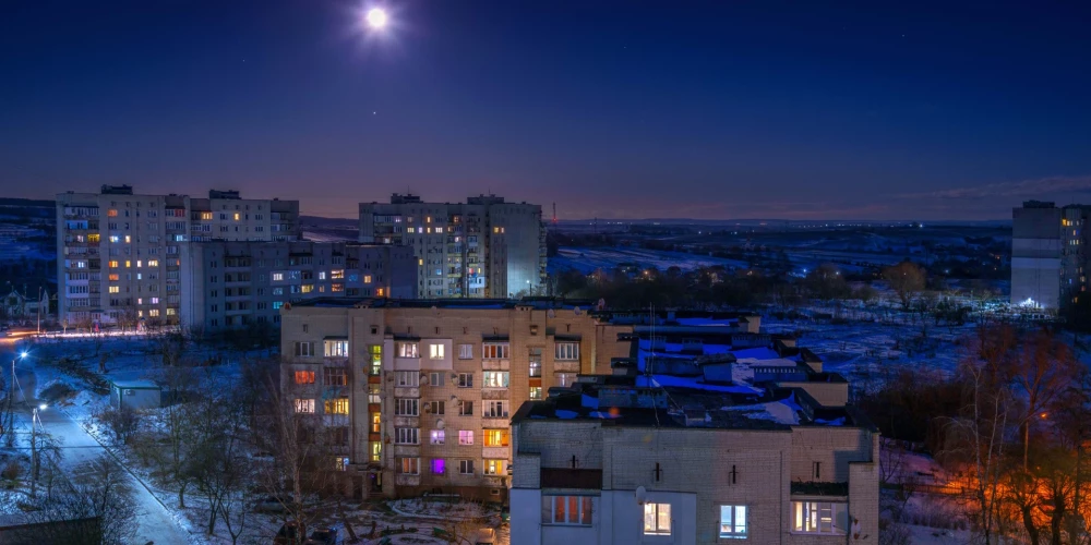 January 3, 2026, Lviv, Lviv, Ukraine: January 3, 2026, Lviv region, Ukraine: The full moon, known as the Wolf Moon rises behind apartment buildings in Ukraine. (Credit Image: © Artur Abramiv/ZUMA Press Wire)