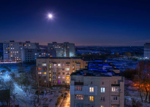 January 3, 2026, Lviv, Lviv, Ukraine: January 3, 2026, Lviv region, Ukraine: The full moon, known as the Wolf Moon rises behind apartment buildings in Ukraine. (Credit Image: © Artur Abramiv/ZUMA Press Wire)
