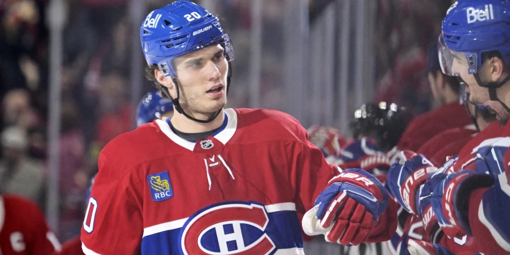 Jurajs Slafkovskis Pekinā sevi pieteica pieaugušo hokejā.