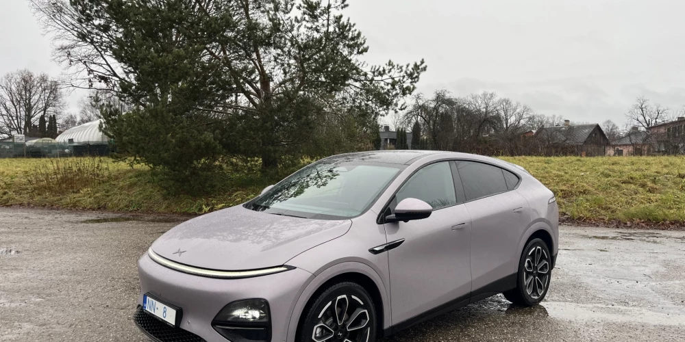 "Xpeng 6" ārējais dizains ar revolucionāriem risinājumiem neizceļas un atgādina virkni citu elektromobiļu.