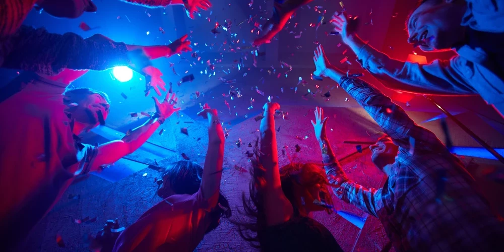 Z paaudze (Gen Z) ir cilvēki, kas dzimuši laikposmā no 1997. līdz 2012. gadam. Tehnoloģijas, internets, viedtālruņi un sociālie tīkli ir kļuvuši par neatņemamu viņu ikdienas dzīves sastāvdaļu. Viņus bieži uztrauc globāli jautājumi, un viņi aktīvi iestājas par pārmaiņām.