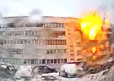 В соцсетях появилось видео момента взрыва газа на улице Баускас в Риге