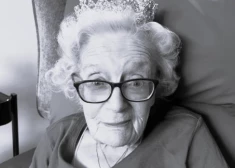 Mūžībā devusies slavenā "TikTok" omīte, kuras dzīvesprieks priecēja miljoniem sekotāju