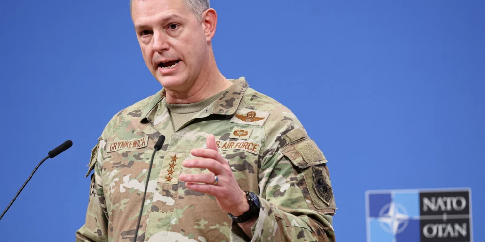 NATO spēku komandieris Eiropā ģenerālis Aleksuss Grinkevičs.