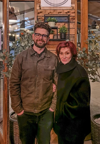 Džeks Osborns ar mammu Šāronu Osbornu pērnā gada oktobrī.