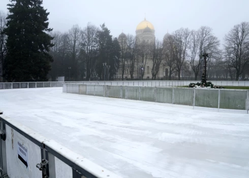 Publiskā slidotava Esplanādē.