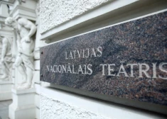 Latvijas Nacionālā teātra izkārtne.