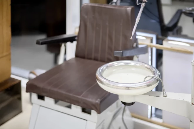 Процесс проводился без анестезии, чтобы можно было понять реакцию пациента...