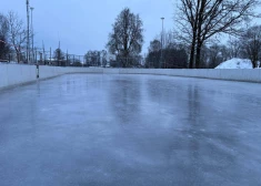 Ķekavā pie vidusskolas darbojas āra slidotava