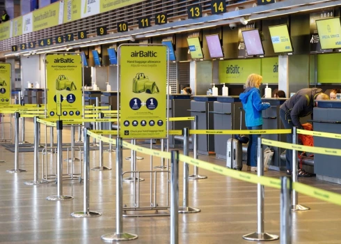 “airBaltic” atsakās kompensēt pasažieres dokumentu. 