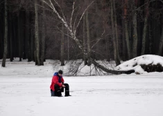 Daugavpilī atceļ aizliegumu atrasties uz ledus, izņemot Daugavu