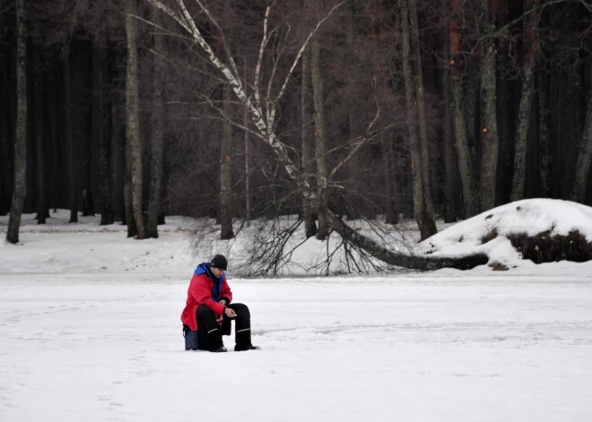 Daugavpilī atceļ aizliegumu atrasties uz ledus, izņemot Daugavu