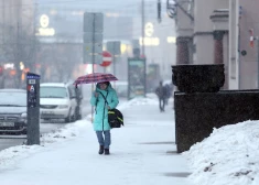 Svētdien daudzviet Latvijā turpināsies snigšana