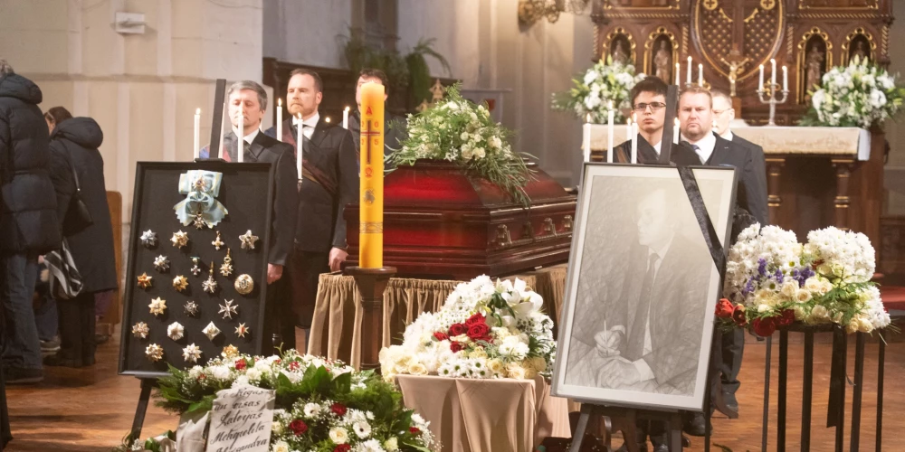 10 января в Рижском Домском соборе состоялось прощание с мужем бывшего президента Латвии Вайры Вике-Фрейберги - ученым в области компьютерных наук Имантом Фрейбергсом.