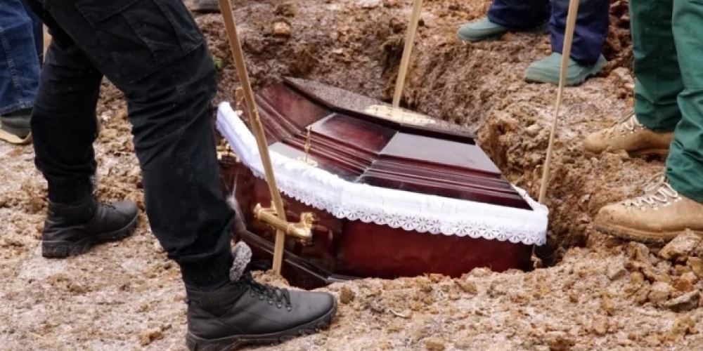 Pašvaldībā norāda, ka pašreizējais pašvaldības pabalsta apbedīšanai apmērs 500 eiro apmērā nav pietiekams.