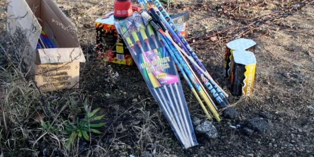 Iniciatīvas autore norāda, ka pirotehnika rada nopietnus apdraudējumus sabiedrības drošībai, veselībai un videi.