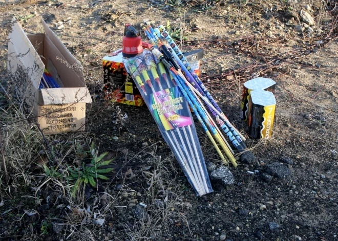 Vāc parakstus, lai Latvijā aizliegtu tirgot pirotehniku