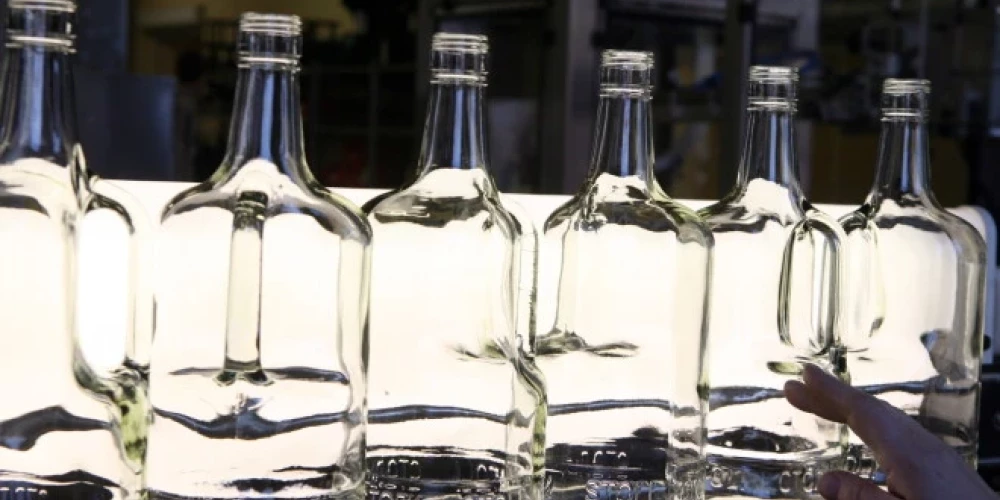 Kopumā spirts pērn desmit mēnešos Latvijā saražots 4,156 miljonu litru absolūtā alkohola apjomā, kas ir par 2,886 miljoniem litru mazāk nekā 2024. gada desmit mēnešos.