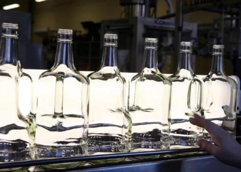 Kopumā spirts pērn desmit mēnešos Latvijā saražots 4,156 miljonu litru absolūtā alkohola apjomā, kas ir par 2,886 miljoniem litru mazāk nekā 2024. gada desmit mēnešos.