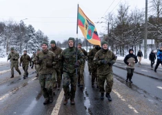 Desmit tūkstoši lietuviešu vienotā skrējienā piemin 1991. gada Brīvības aizstāvjus