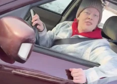 VIDEO: jauns video ar Mineapolisā brutāli nošauto sievieti izraisa plašus protestus ASV