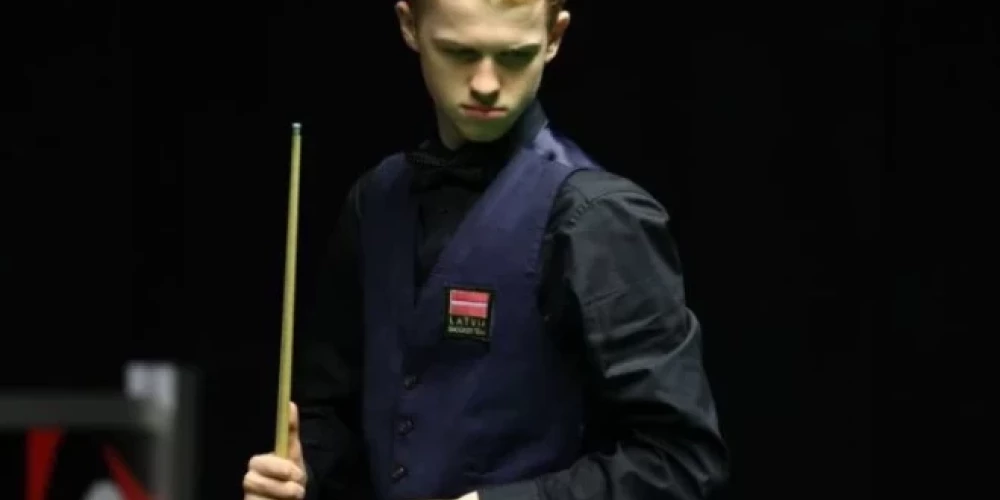 Latvijas sportists Artemijs Žižins sestdien nodrošināja vietu pasaules snūkera tūres "Welsh Open" pamatturnīrā.