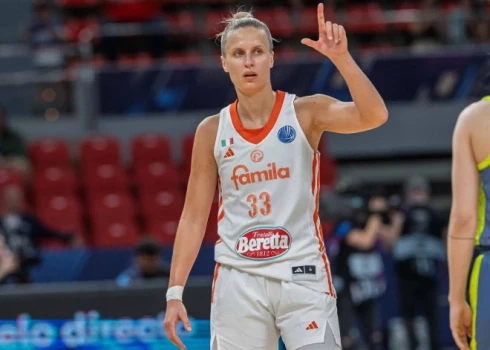 Latvijas basketboliste Kitija Laksa sestdien guva 19 punktus Itālijas A sērijas mačā un palīdzēja Skio "Famila" tikt pie pārliecinoša panākuma.