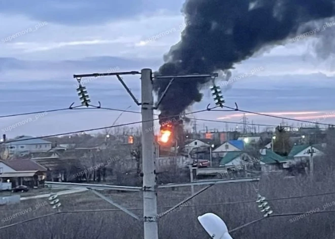 Ukraina īstenojusi vairākus veiksmīgus triecienus pa Krievijas naftas noliktavu un militārajiem objektiem