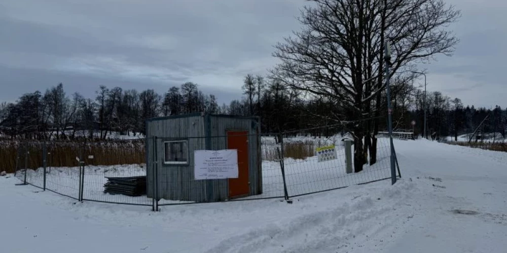 Uz trīs mēnešiem pilnībā satiksmei slēgts Pilssalas tilts Alūksnē.