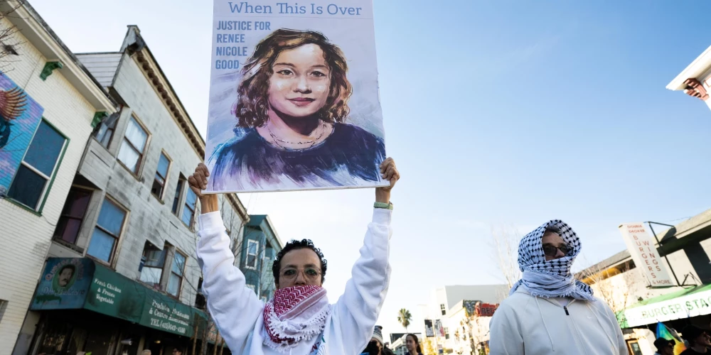 Protests pret Imigrācijas policiju.