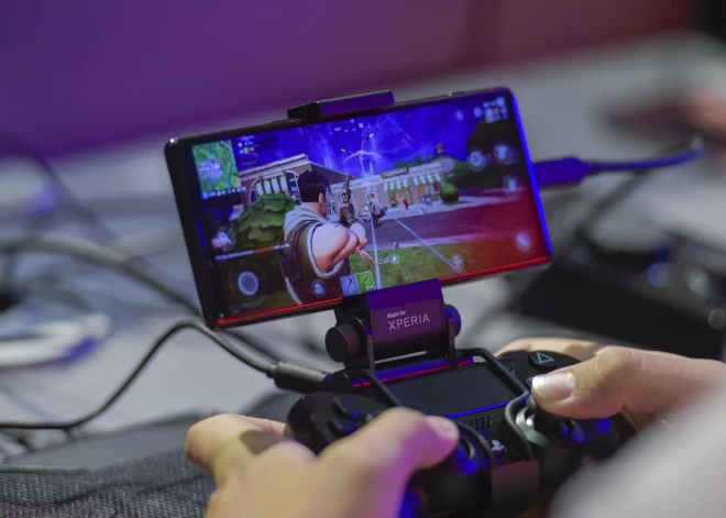 Skola ir lieka? 12 gadus vecs japānis plāno pamest mācības, lai vēl ilgāk spēlētu “Fortnite”