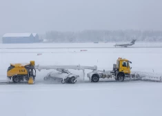 Rīgas lidosta sniegputenī strādājusi bez būtiskiem traucējumiem