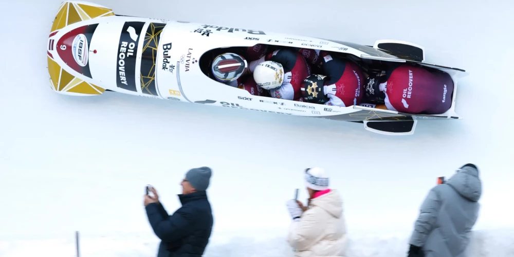 Jēkaba Kalendas četrinieks traucas pa Sanktmoricas trasi.