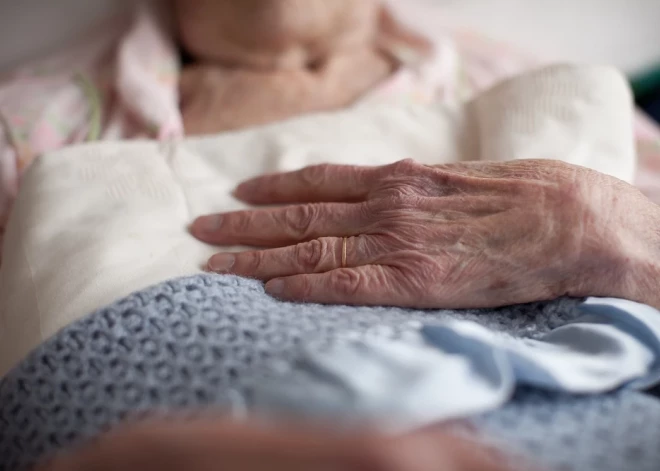 Pansionāts nodod mirušo apbedītājam bez tuvinieku ziņas; KP un LM uzstāj – apbedīšanas pakalpojumu sniedzējs jāizvēlas konkursā