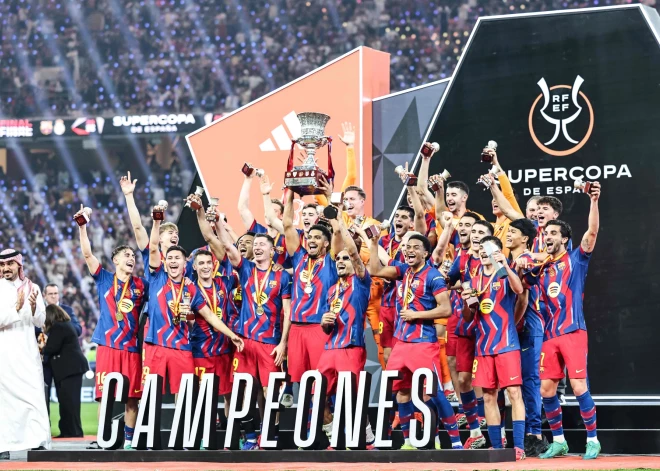 16. reizi vēsturē "Barcelona" izcīna Superkausa trofeju