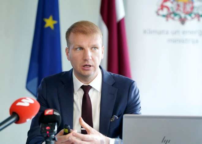 Klimata ministrija darbiniekiem prēmijās un naudas balvās gada nogalē izmaksājusi vairāk nekā 320 000 eiro