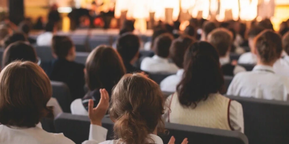 Žetonu vakars – sena skolu tradīcija.