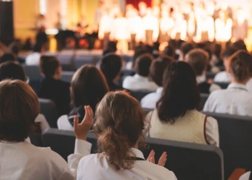 Žetonu vakars – sena skolu tradīcija.