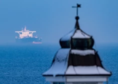 Vairāki "ēnu flotes" tankkuģi tagad peldēt zem Krievijas karoga. Iemesls ir patiesi vienkāršs