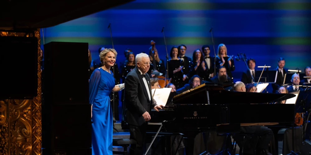 Raimonds Pauls un Elīna Garanča divas reizes atskaņoja "Kerijas dziesmu".