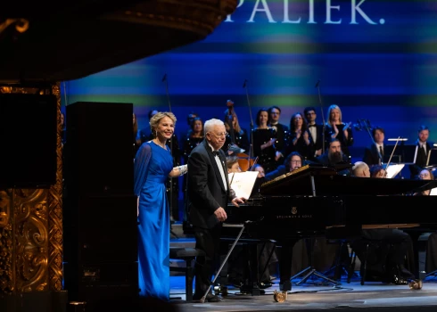 Raimonds Pauls un Elīna Garanča divas reizes atskaņoja "Kerijas dziesmu".