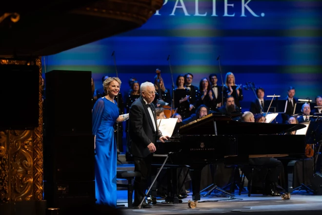 Raimonds Pauls un Elīna Garanča divas reizes atskaņoja "Kerijas dziesmu".