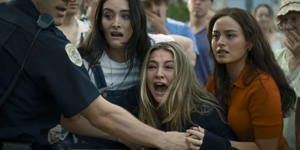 Režisores Dženiferas Keitinas Robinsones "Es zinu, ko tu izdarīji pagājušajā vasarā" ir turpinājums pirmajām divām filmām un vienlaikus arī piektā daļa franšīzē.