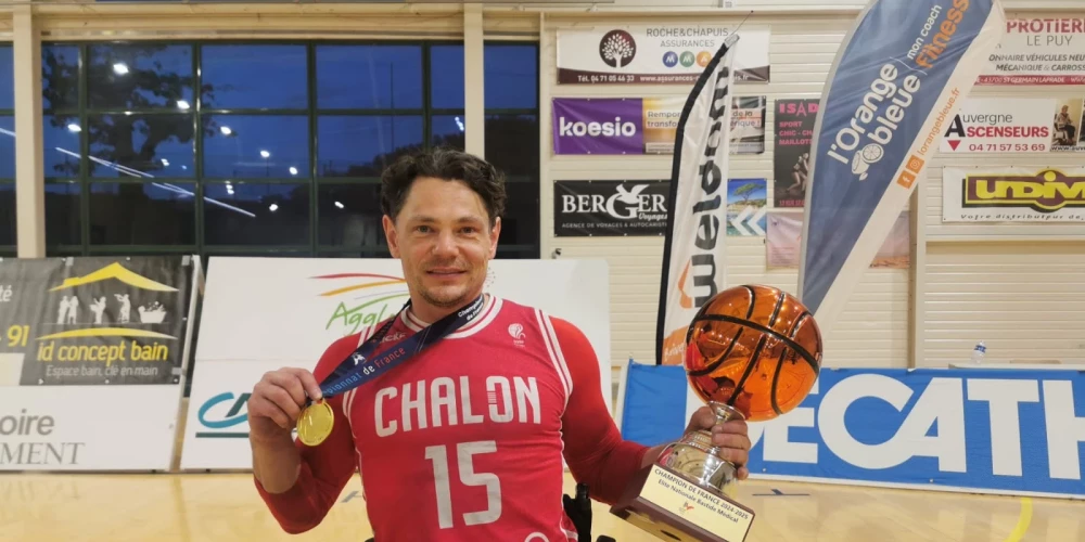 Kārlis basketbola laukumā.