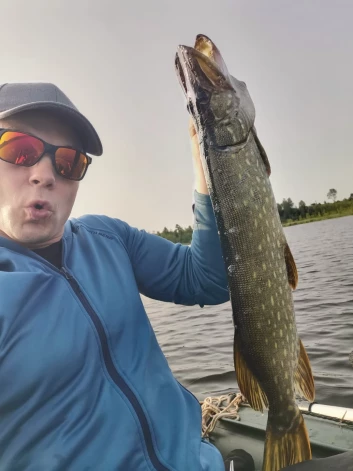 Brīvajā laikā Kārlis aizraujas ar spiningošanu. Šis lielais loms ir gūts Latgales mazezeriņā.