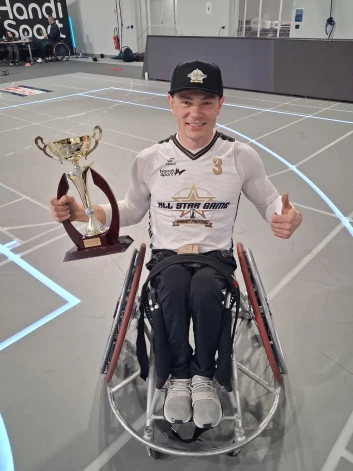 Kārļa komanda uzvarēja "All Star" spēlē, kurā labākie ārzemju spēlētāji no Francijas līgas sacentās ar Francijas izlasi.