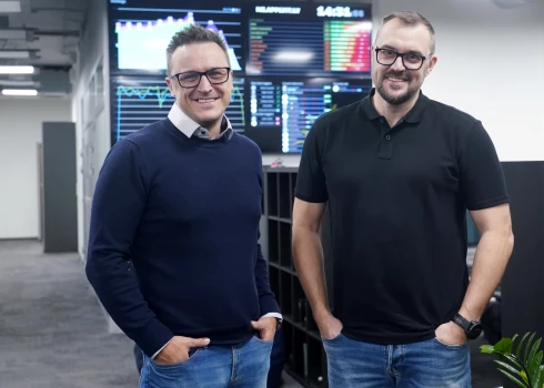 "Apply" uzņēmuma vadītāji - Valts (no kreisās) un Agnis Jakuboviči.