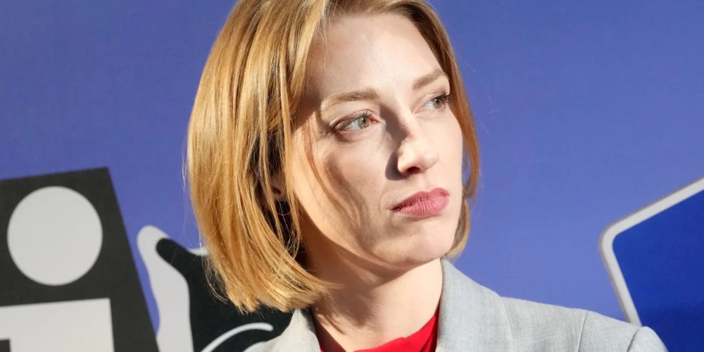 Kultūras ministre Agnese Lāce (P).